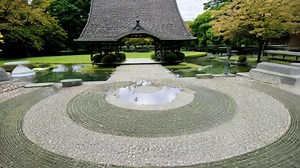 A circular garden with a fountain in the middle