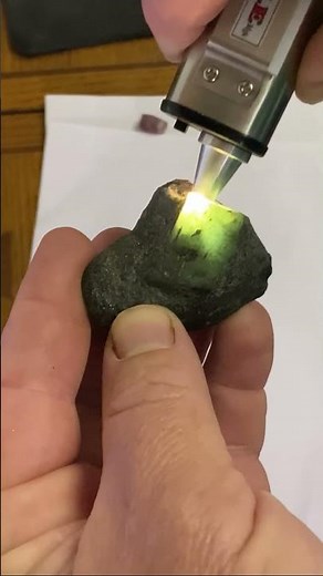 Emerald Hunt in North Carolina. See where to find emeralds around Spruce Pine. See Gemstone map