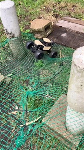 オフロードバギーラジコン あらくまさん号が、網の道登って走って、丸太山で、丸太橋で、岩場風エリアでゴールコースに挑んだある日。