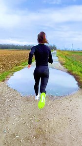 RUNNING SOUND on different SURFACES 🔈🏃🏻‍♀️* On water* On snow* On mud* On asphalt * On ice* On gravel When our footsteps are music ❤️ | Lisa Migliorini