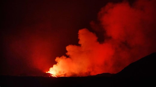 Sulphur dioxide gas cloud passes over UK after Iceland volcano eruption