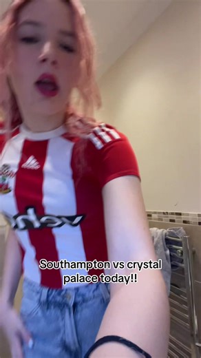 I’m not actually wearing this shirt but I haven’t picked up my new one yet 🤞🥹 #fyp #wsl2 #southampton #crystalpalace #woso
