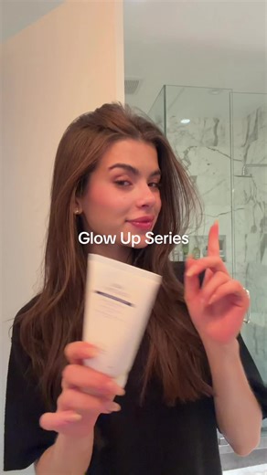 GLOW UP this mask from @Biologique Recherche is the best for hydrating and plump skin it’s the visolastine mask