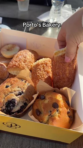 The infamous Porto’s bakery in Los Angeles. I wish they come to the Bay! #portosbakery #iraqitiktok🇮🇶 #عراقيين_في_امريكا #portosbakeryandcafe #fypシ゚viral