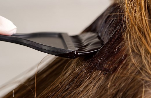 Haare mit Henna färben: So colorierst du dein Haar mit Henna-Haarfarbe