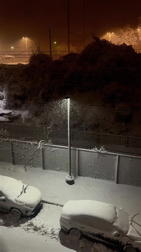 Snow falling in Philly. #winter #snow