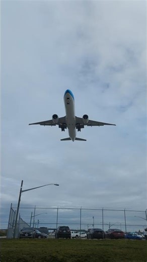KLM Royal Dutch 777-300ER landing at Vancouver International Airport #yvrplanespotting #klm777300ER