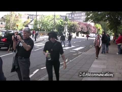 Abbey Road Crossing - In the Footsteps of the Beatles