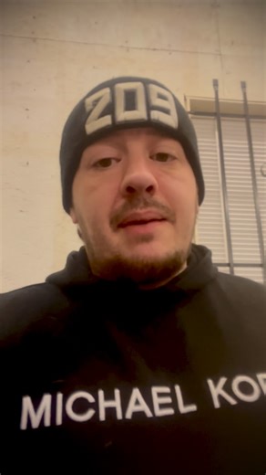 Jeremy Anderson on Instagram: "Audio is a little shotty sorry guys couldn’t get my mics working had to go off straight phone audio. But all that aside I LOVE this vape! Shout out to @wetbarvapes for sending me a package. They have an amazing product. Love the flavor and the way you can swap out pods is awesome. Thanks for the package 📦 #productreview #product #review #newpackage #package #sponsor #vape #vapestagram #vapor #flavors #unboxing #review #wetbar #djceo #trending #trendingreels❤️ #vir