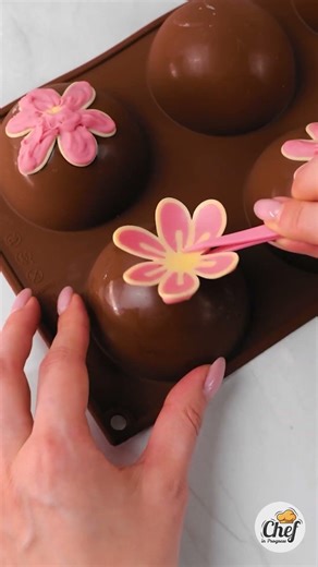 Easy Chocolate Flowers for Your Cake 😍✨