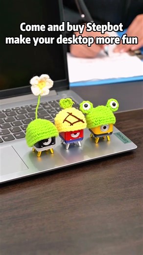 Future Desk is Live! This Little Robot is So Techy!