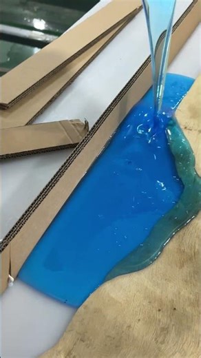 Ocean in Motion – Blue Resin Pour 🌊