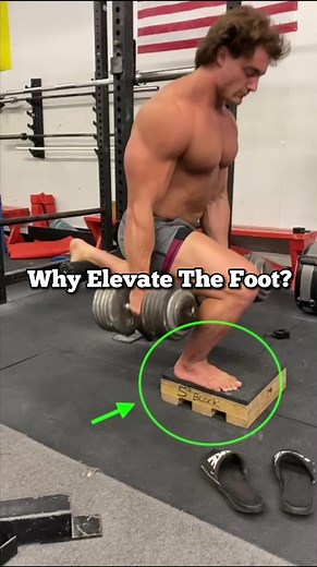 Bulgarian Split Squats with an elevated foot are an awesome variation to get more motion! #squat #legday #bodybuilding #powerlifting #fitnesstips #gym