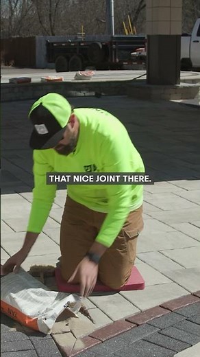 Before you apply Polymeric Sand, do THIS ⚠️ #landscaping #hardscaping #paverpatio