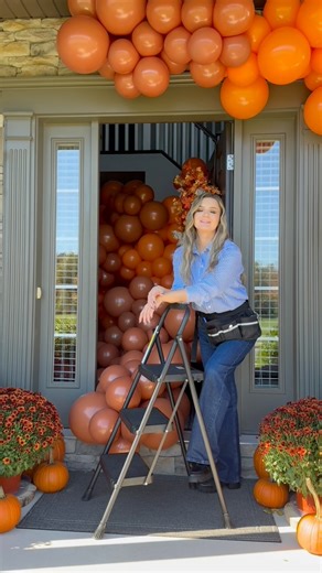 Orange Fall outdoor balloon garland. Tree shades of orange color balloons, let me tell you, it looked incredible! #balloons #balloongarland #organicballoongarland #balloonartist #decoration #eventdecor #partyideas #eventdesign #party #diy | Anastasia Onishchenko