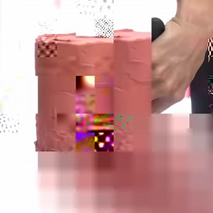 A fun and easy to replicate cake for the Xmas holidays! All you need is a 352 piping tip and away you go :) You can use buttercream to pipe in the pearls instead of fondant to save time and materials. Enjoy! | Rosie's Dessert Spot