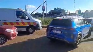 Tshakhuma Community Radio Station - Sumbandila kha lothe Zwila zwithu zwa December 2025 fhala kha Punda Maria Road (R524) zwo dovha. Mimodoro yo blocka bada yothe fhala mafhandeni a zwikwengani. A huna na goloi ino khou yela Vuwani zwa zwino. Arali vhana na vha mishumo vha lenga u vhuya vha zwi divhe uri ndi henefhala. | Tshakhuma Community Radio Station