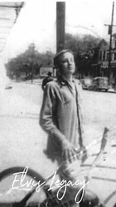 One of the most magical photos of Elvis Presley wasn’t taken by a fan or a reporter — it was captured by chance, on the very last frame of a woman’s film roll. Around 1949, in Memphis, a woman walked into a local drugstore to drop off her camera for developing. Realizing she had just one exposure left, she stepped back outside to find something worth that final shot. And that’s when she saw him — a striking fourteen-year-old boy standing beside his bicycle, already carrying himself with a confid