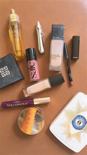 Produtos: * Sérum Abeille Royale – Guerlain * Gel de sobrancelhas – Benefit * Base Synchro Skin 130 – Shiseido * Contorno Laguna 01 – NARS * Corretivo Forever Skin Correct 0 – Dior * Blush Rosy – Saie * Pó Prisme Libre 1 – Givenchy * Iluminador Ambient – Hourglass * Máscara Voluminous – L’Oréal * Lápis olhos/boca – NARS * Batom Rouge Allure Velvet 58 – Chanel #makeup #tutorial #fyppppppppppppppppppppppp