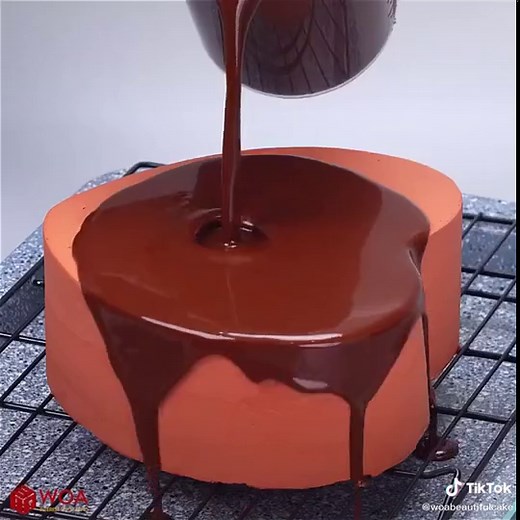 Clap clap for our chocolate cake!!! A heart from us! #woavideo #woafunny #woafunny #woacake #beautiful #cake #heart #chocolate