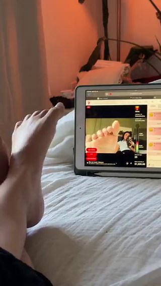 Currently on live with the prettiest toes