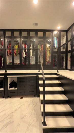 Dream Closet 🤑✨ Ready to make your move? Contact me today David Cole First class realtors #houstonrealtor #luxuryrealestate #dreamcloset #Drake