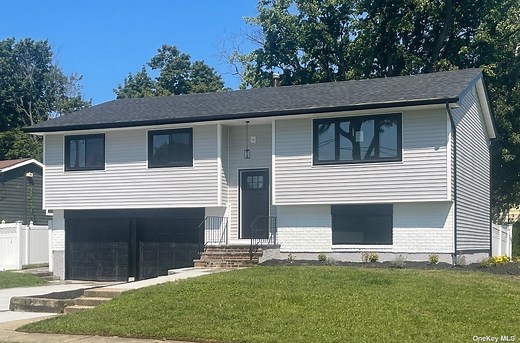 1 Lana Ct, North Babylon, NY 11703 - MLS L3576093 - Coldwell Banker