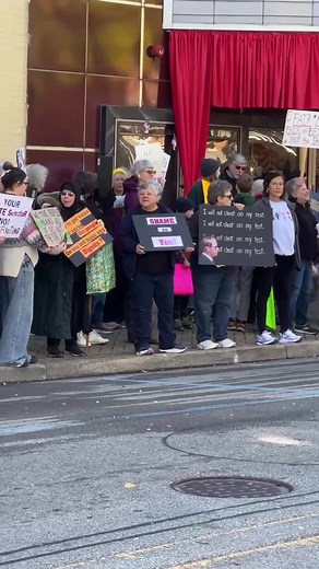 156K views · 3.1K reactions | PROTEST IN NEW ALBANY | Gov. Mike Braun is in southern Indiana today for a luncheon, the same day a special session is beginning over potential redistricting. Dozens of people against redrawing congressional maps are protesting outside his event. https://www.wlky.com/article/anti-redistricting-protesters-indiana-governor-new-albany/69236703 | WLKY News | Facebook