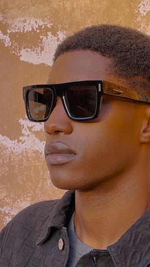Minimal elegance, Italian craftsmanship and distinctive design: discover the new Ferragamo eyewear collection for Spring/Summer 2025. | FERRAGAMO