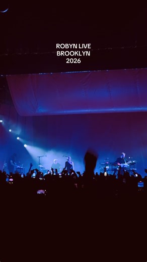 Robyn Dancing On My Own Live in Brooklyn 2026 #robyn #dancingonmyown | dancing