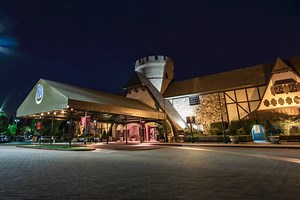 Disneyland Good Neighbor Hotel unveils new gothic-themed suite in time for Halloween Season | Chip and Company