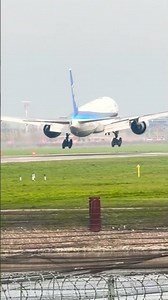 ANA boe￼ing 777-381 coming from Tokyo to landing Heathrow airport London