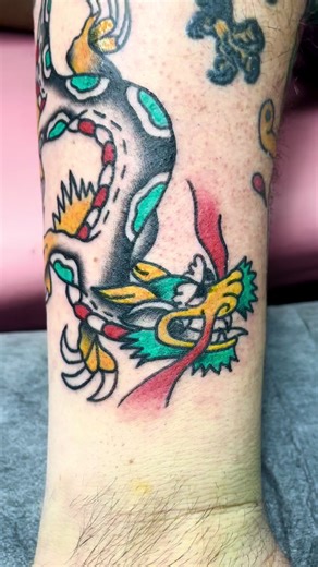 Thanks for lookin #americantraditional #flash #americantraditionalflash #americantraditionaltattoo #flashtattoo #tattooartist #tattoo #tattootiktok #tattooartistsoftiktok