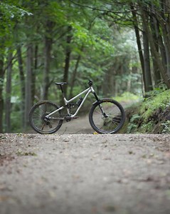 James' Edit MX Proto. Used and abused. This bikes seen some action everything from shuttling in Italy, mountain days, big pedal missions and sessions in the woods. And its still the daily rider. #airdropedit #airdropbikes #sessionsnotseconds | Airdrop Bikes