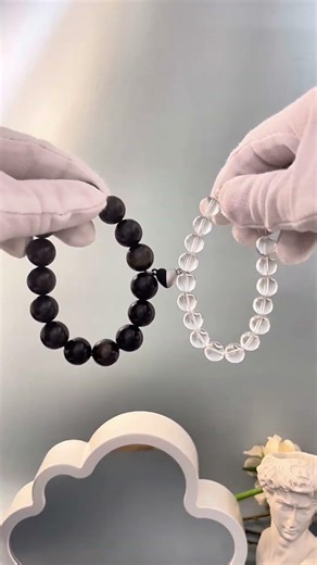 Stylish chain locket with fancy design