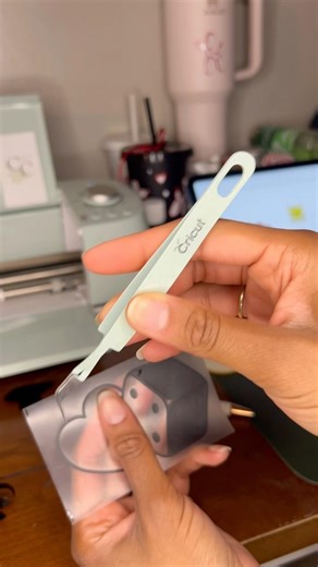 How to weed vinyl ‪@Cricut‬ ✨ #diy #shortsviral #tutorial #customcraftsbylex #fyp