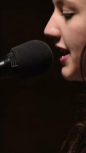 Jain plays "Makeba" live in studio #makeba