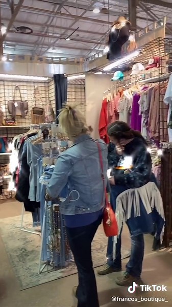 Want us back? Comment where you’re from↘️ #viral #4u #fashion #boutique #francosboutique#Lovestyle #xyzbca #westernfashion #welike #smallbusiness