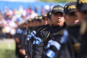 136 shares · 27 comments | [#Video]  La Policía Nacional Civil del Ministerio de Gobernación, pone a disposición mil 500 vacantes para inscribirse en el nuevo ciclo de estudios en la academia de la Institución. Comparte y deja tu like  | Ministerio de Gobernación Guatemala | Facebook