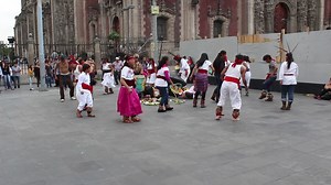 File:Aztec Dancers in Mexico City MVI 7123.webm - Wikimedia Commons