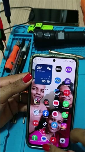 How to add more apps to the home screen.