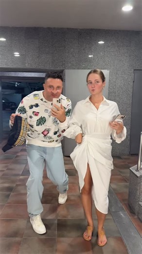 Vater • Tochter Duo & more 😏🔥 on Instagram: "📸 Spiegel-Selfie des Tages – weil der Spiegel einfach der beste Fotograf ist! 😉 👀 „Wenn du dich selbst anschaust und denkst: ‘Da ist noch Luft nach oben – aber hey, das Licht passt!’“ 😂 🏋️‍♂️ Training läuft, 🍏 Ernährung stimmt, 📸 Und der Spiegel sagt: „Du bist’s!“ 👉 Abonnier meinen Kanal, wenn du Lust auf den perfekten Mix hast: 💪 Sport 😄 Humor 🥗 Gesundheit 🔥 Motivation 📸 Fotomodel-Life ✈️ Reisen 🌍 Von Deutschland bis Dubai – ich nehme