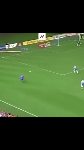 Roberto Carlos: Masterclass in Free Kicks and Skills