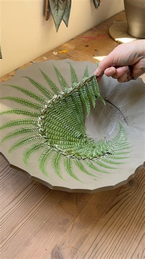 Love in Pottery on Instagram: "Sonya Wilkins (@sonyawilkinsceramics) is a ceramic artist based in the UK whose pottery is deeply influenced by nature and mindfulness. With a background as a Reiki Master Teacher and an MFA in Ceramics from Bath Spa University, this potter creates clay work that reflects our quiet connection to the earth and the healing rhythm found in art and ceramics. Sonya showcases the gentle process behind her signature fern dish in this reel. She carefully lifts a real fern 