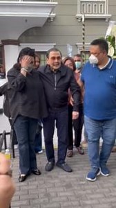 Former President Joseph Estrada visits the wake of veteran actress Gloria Romero. | via Audrey Carampel/GMA Integrated News | GMA News
