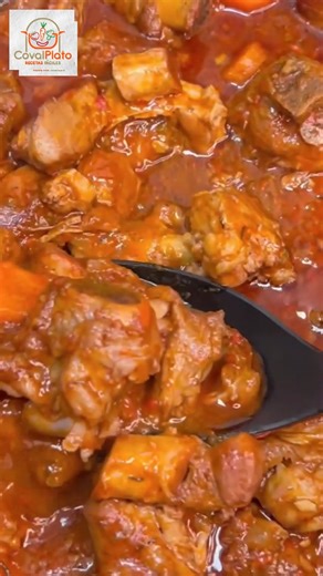 ✅ ENLACE: https://youtu.be/kGtEJcHTWHc 👩‍🍳6 CARNES 🍖 y AVES 🦃 en tu mesa de NAVIDAD🌠🎄, recetas deliciosas para que elijas la tuya 💝 1. 🍖 REDONDO DE TERNERA EN SALSA 😋 INGREDIENTES: - 1,7 kg de redondo de ternera - 100 ml de vino tinto - 30 ml de coñac - 500 ml de agua - 110 gr de pimiento verde - 350 gr de calabacín - 350 gr de cebolla - 170 gr de zanahoria - 100 gr de puerro - 200 gr de tomate triturado 2. 🦃 PAVO RELLENO DE NAVIDAD AL HORNO 😋 INGREDIENTES: - 1 Pavo de 6,5 kg ( según 