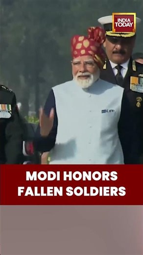 PM Narendra Modi Pays Tribute To Fallen Soldiers At National War Memorial | Republic Day 2026