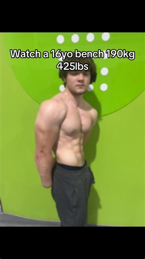 16-Year-Old Bench Presses 190kg Like a Pro
