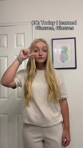 Glasses in ASL (Not a Teacher) #americansignlanguage #signlanguage #glasses #asl #notateacher
