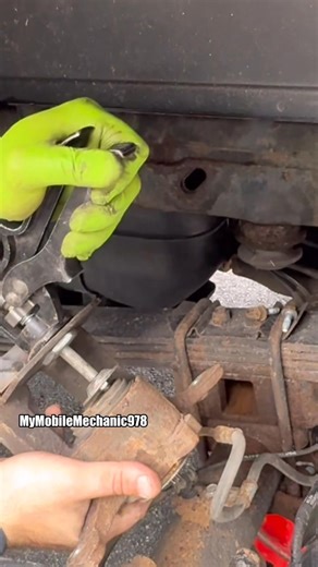 1.1M views · 13K reactions | This is the best way that I have found to perform a rear brake replacement equipped with electronic parking brake. #mechanic #carparts #brakepads #brakes #autos | My Mobile Mechanic / Auto Repair & Brake Replacement. | Facebook